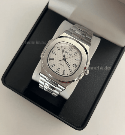 Nautilus (Silver White) Seiko NH35 automatic mod watch. A white dial watch with a silver bezel and metal link bracelet inside a black watch box.